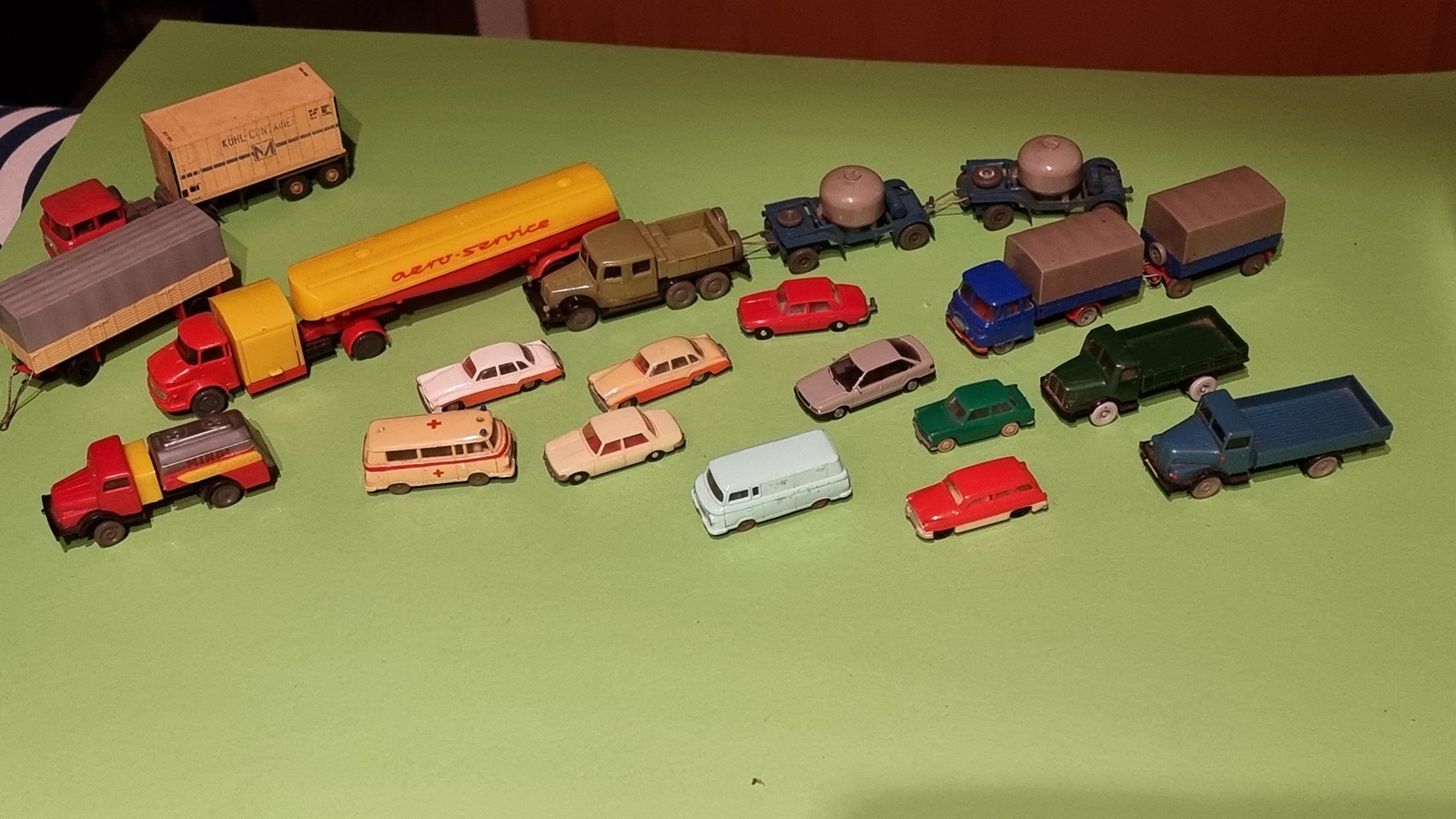  erschirdene PKW und LKW